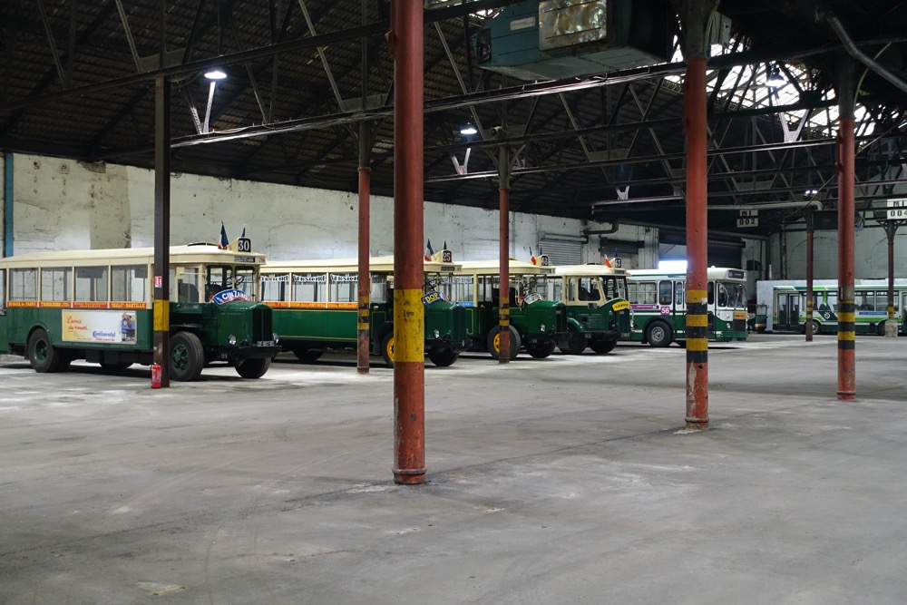 Vue d'une partie du hall des autobus