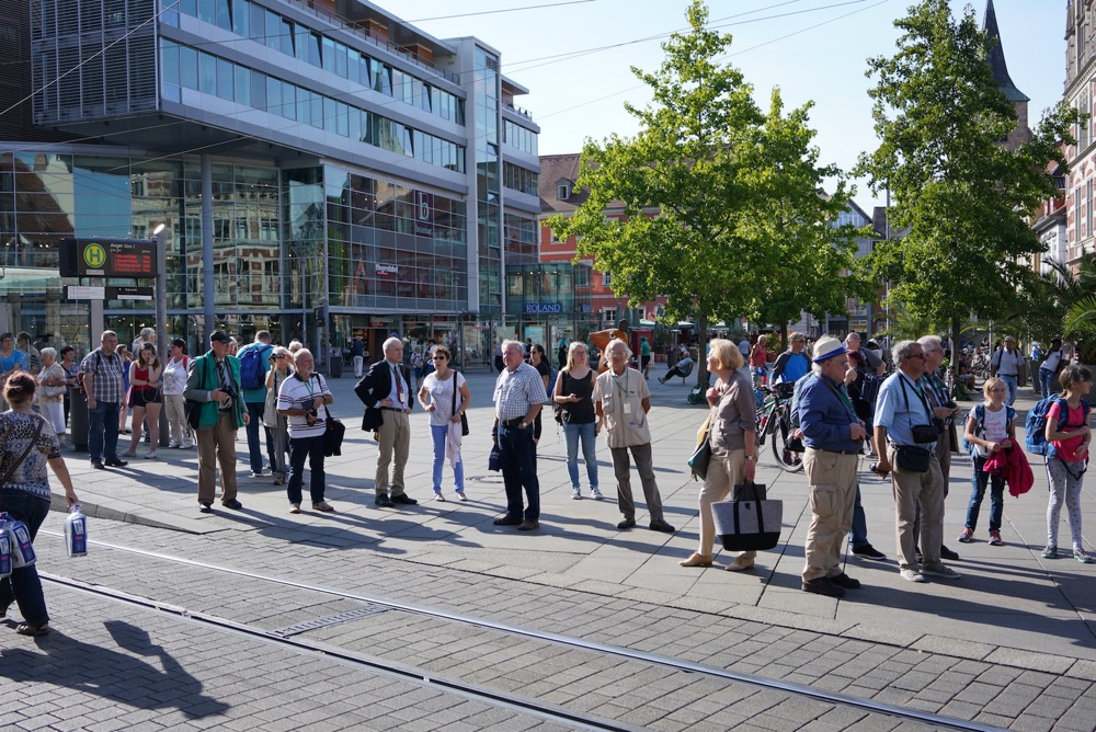 ERFURT : le groupe en attente du Tram