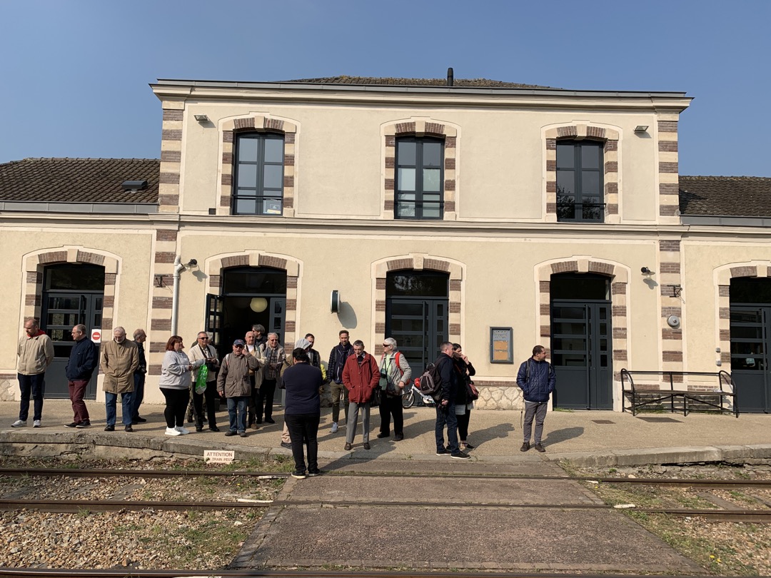 Le groupe en gare de Pacy-sur-Eure