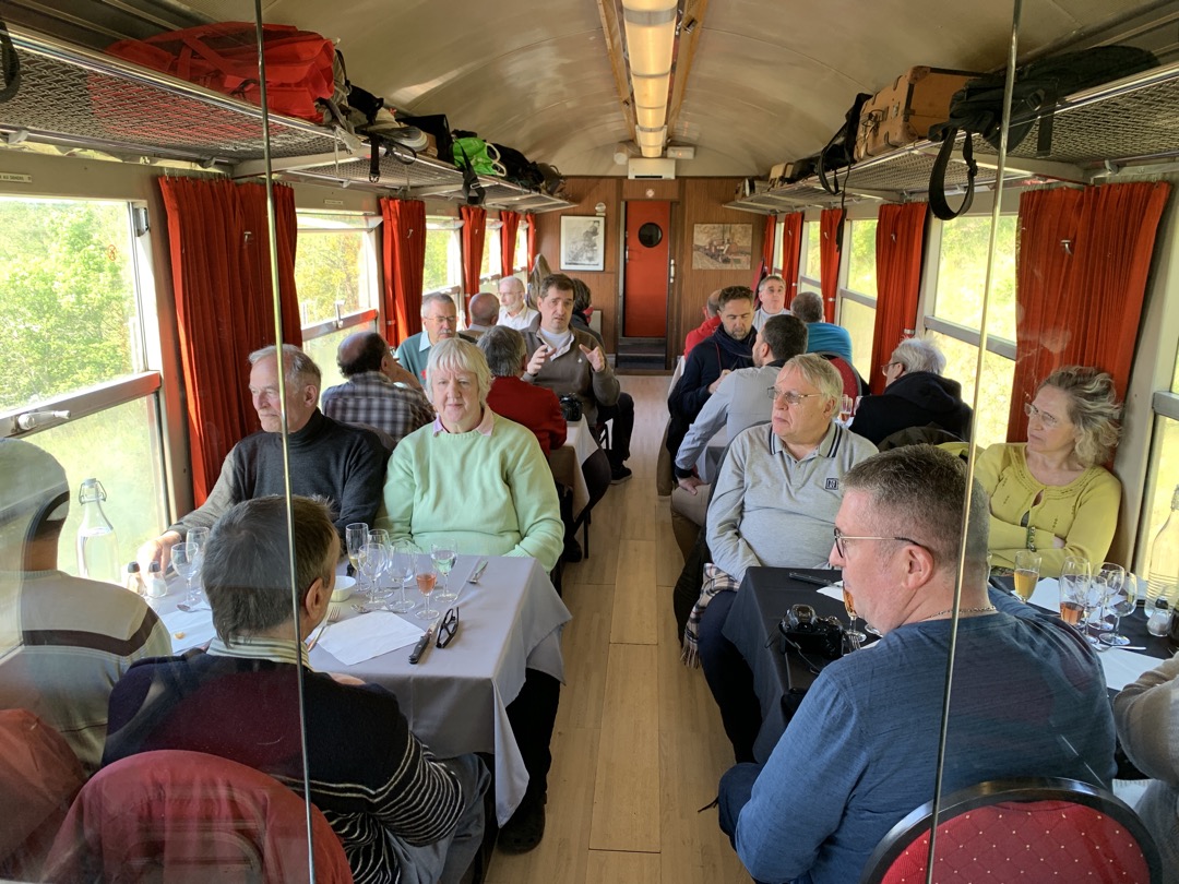 Le groupe du COPEF en voiture restaurant (1)