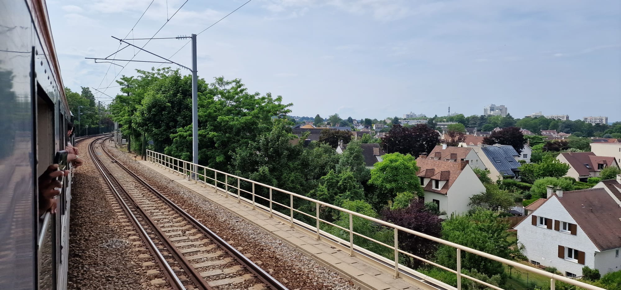 Sur le viaduc de Marly